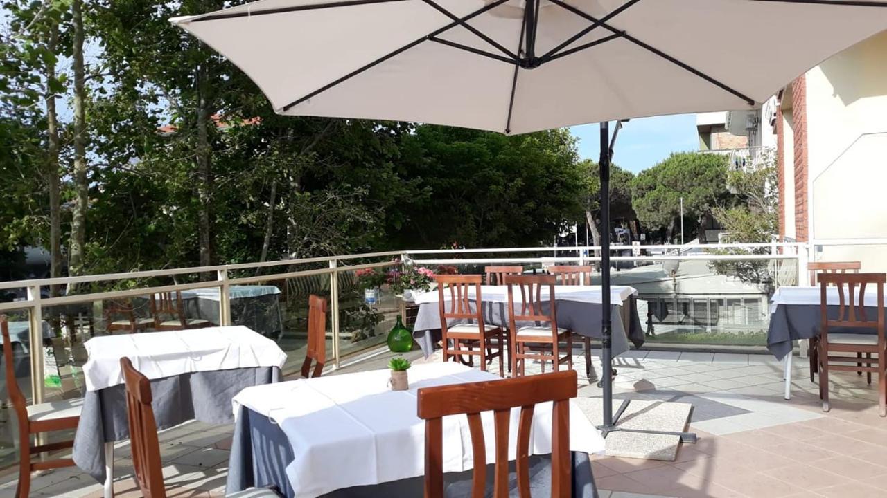 Hotel Buenos Aires Cervia Exterior foto