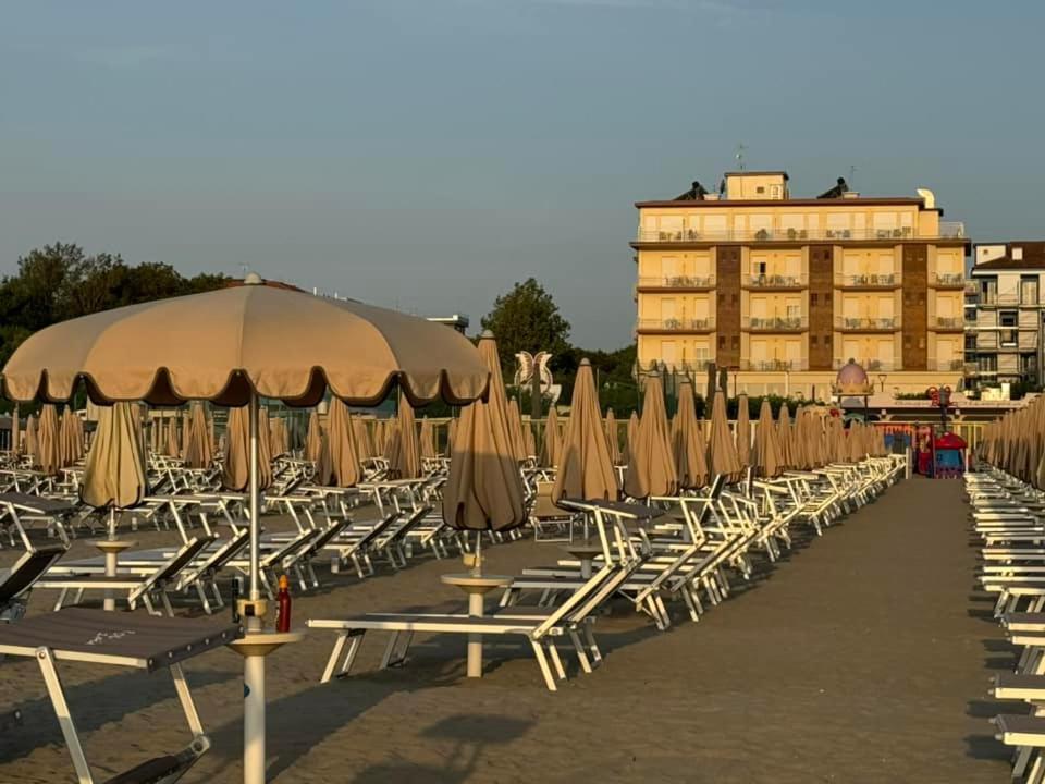 Hotel Buenos Aires Cervia Exterior foto